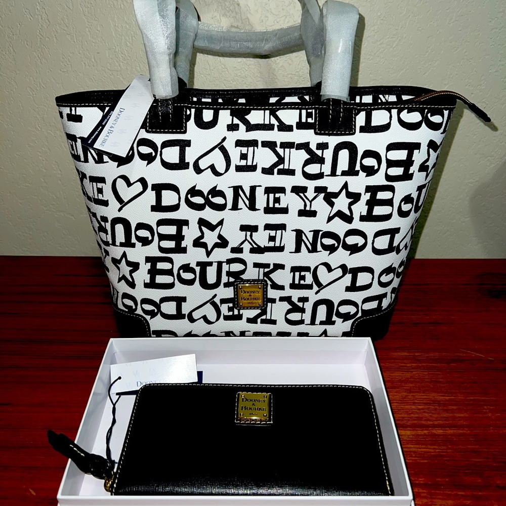 Authentic Dooney & Bourke Leisure shopper with authentic matching wallet